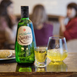 LICOR DE HIERBAS
